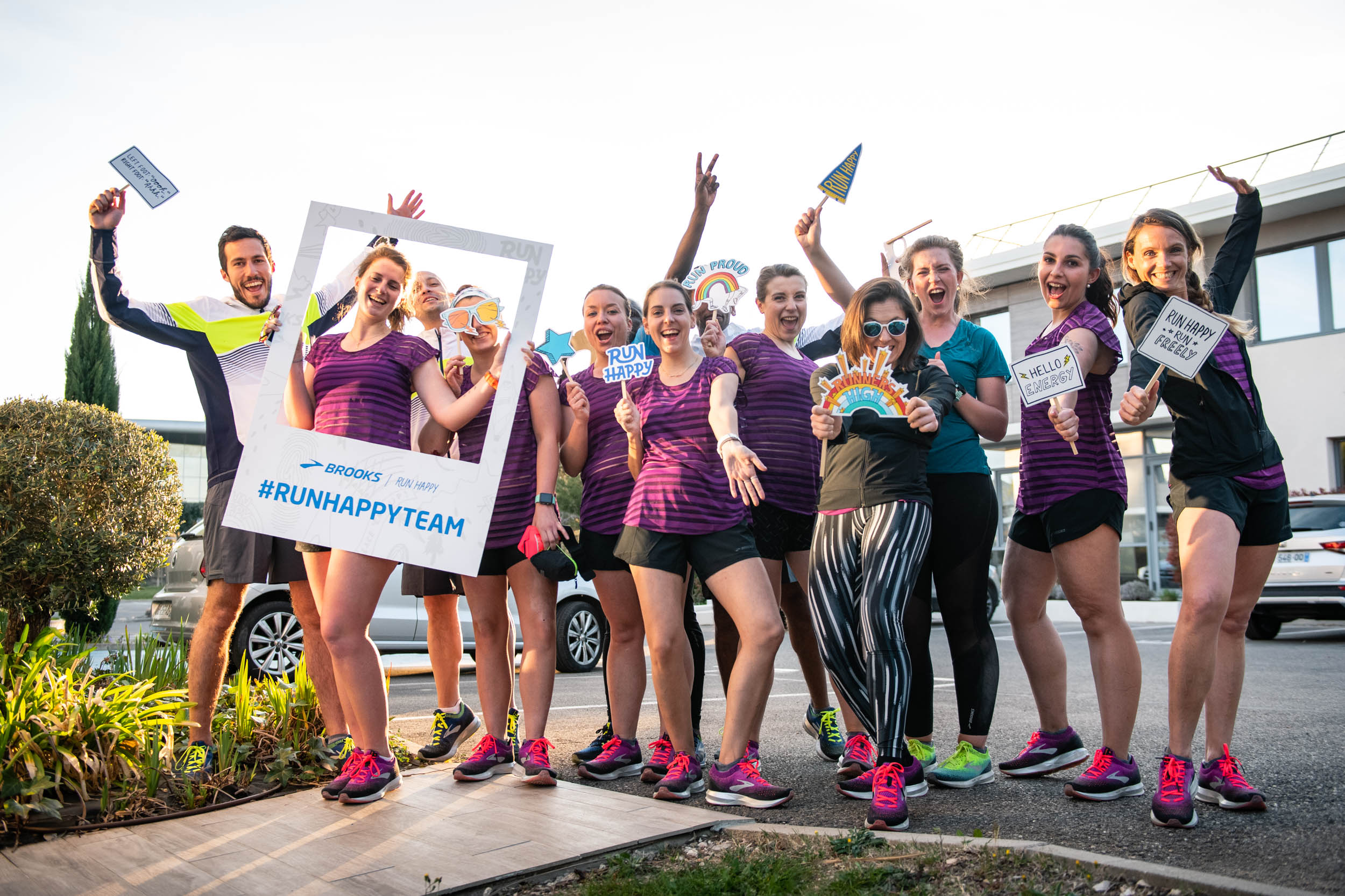 Run Happy Team – Kick Off – Peignée Verticale