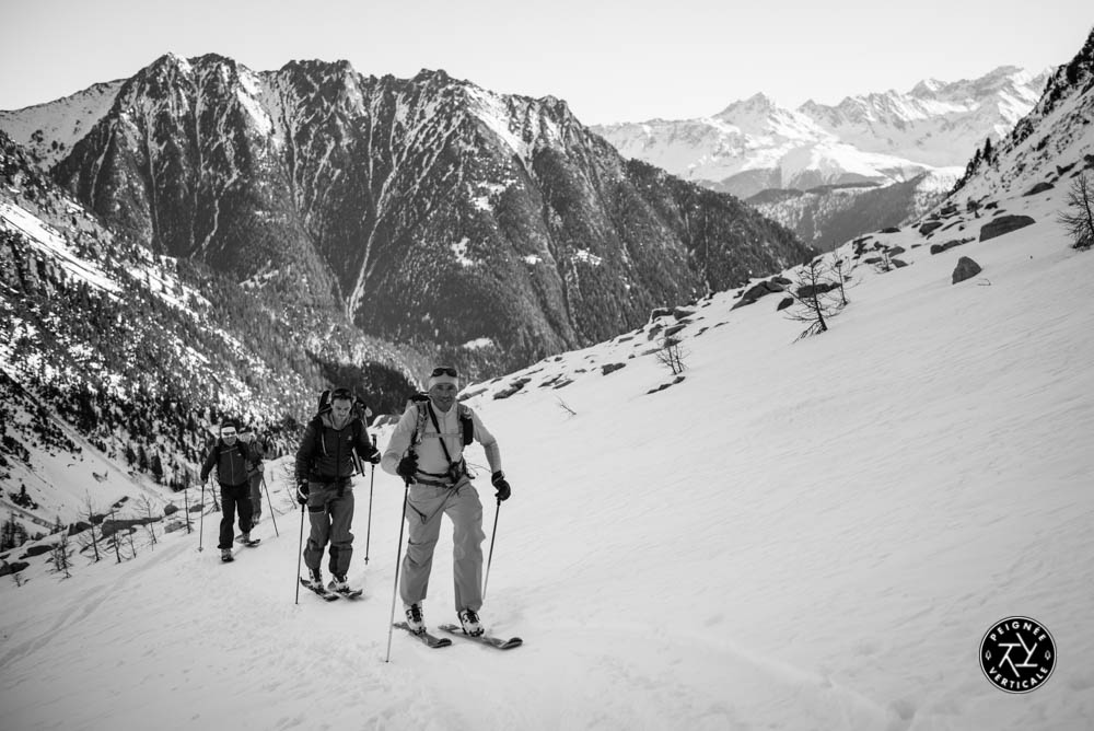Skieurs de randonnée dans le Val d'Arpette