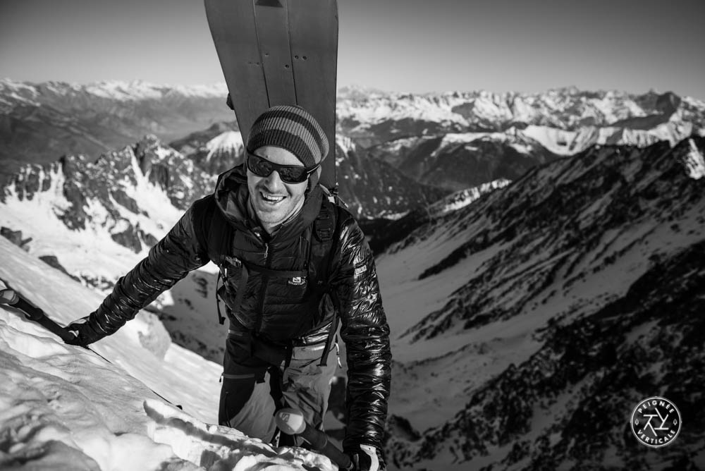 Portrait de Roch Malnuit au sommet d'un couloir