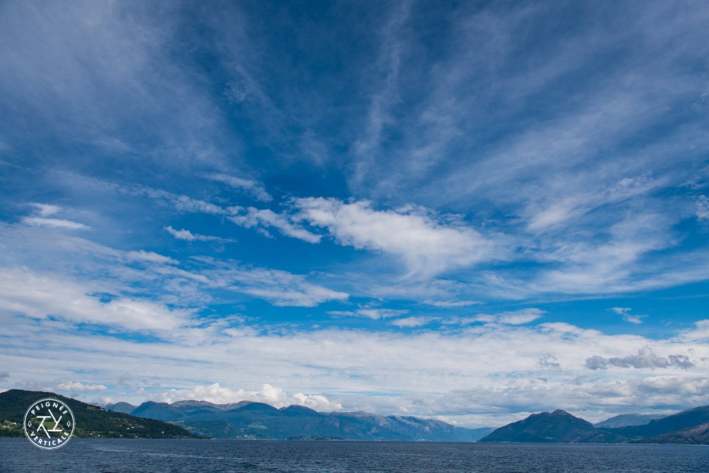 Traversée en ferry d'un fjord norvégien