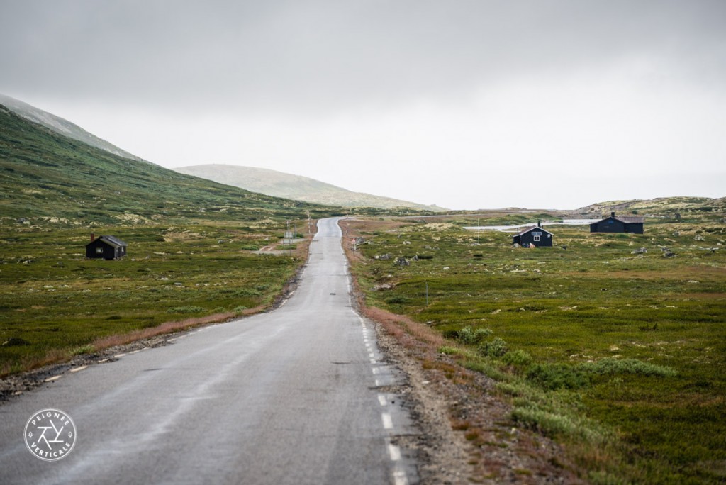 En traversant le Hardangervidda, un haut plateau à 1100m d'altitude : 3°C en plein mois d'août et des névés partout !