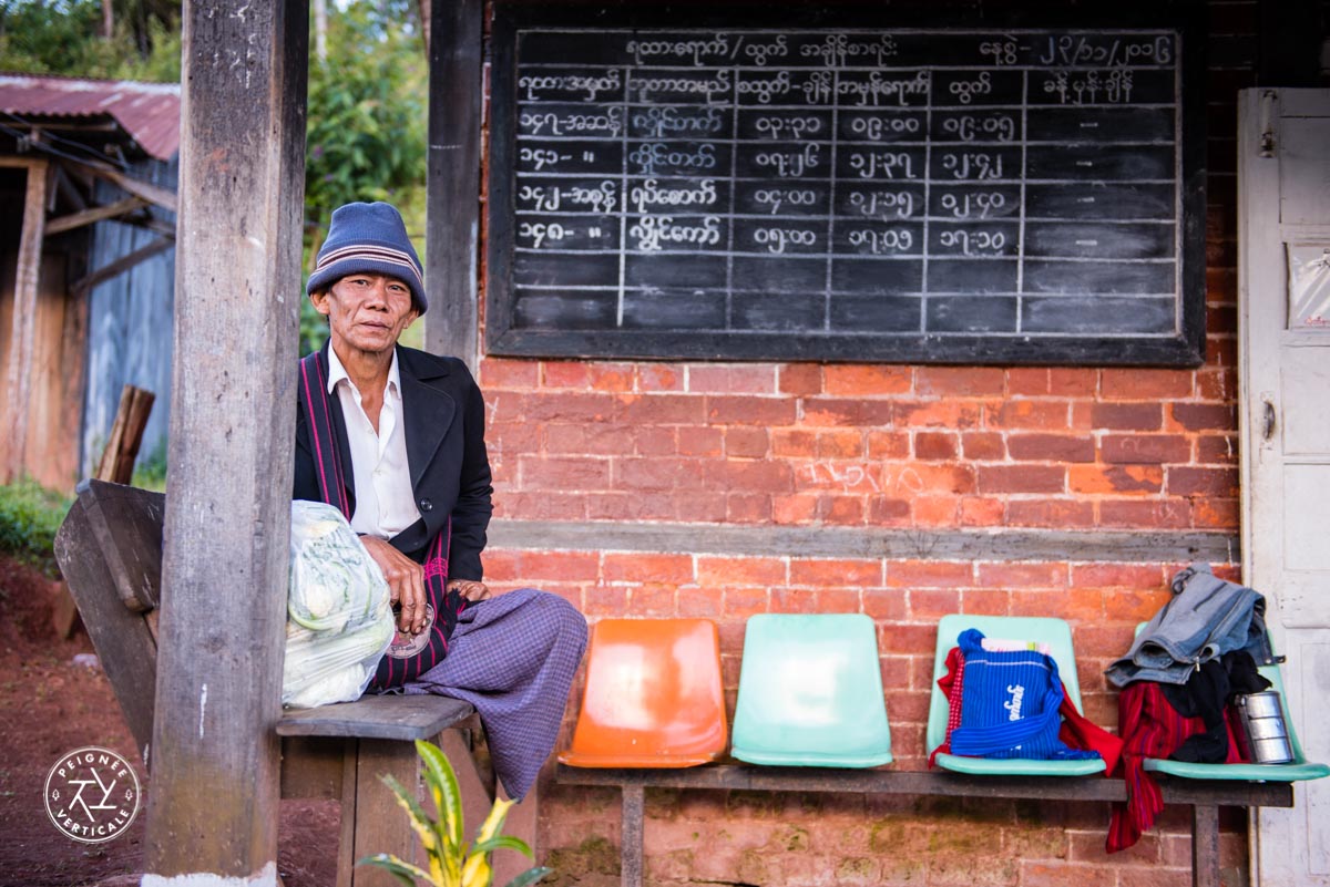 Gare en Birmanie dans la campagne Birmanie-Trek-Kalaw-Lac-Inle-4654