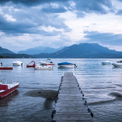 Bateaux bloqués sur le ponton d'Albigny