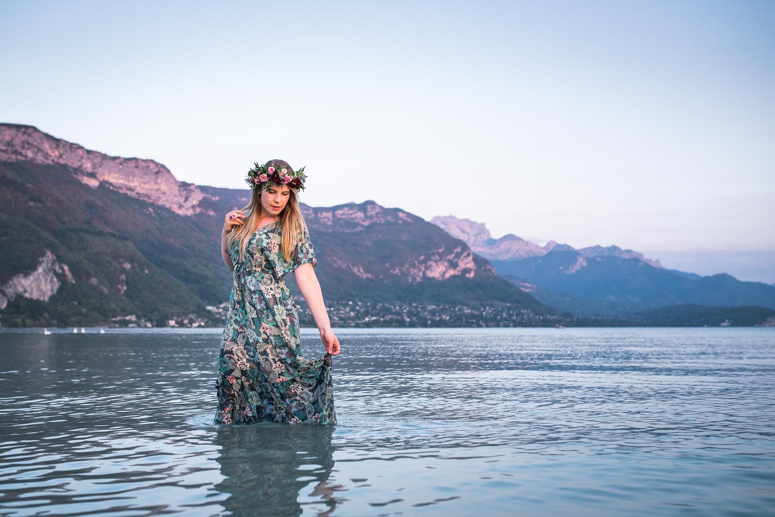 Portait femme lors de la marée basse du Lac d'Annecy