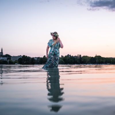 Portait femme lors de la marée basse du Lac d'Annecy