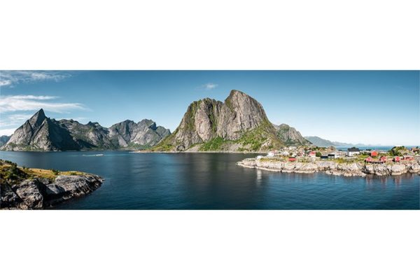 Au milieu des Îles Lofoten, Norvège, France. Format panoramique.