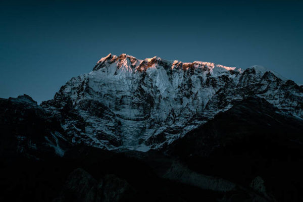 Lever de soleil sur les Annapurnas, Népal. Format paysage.