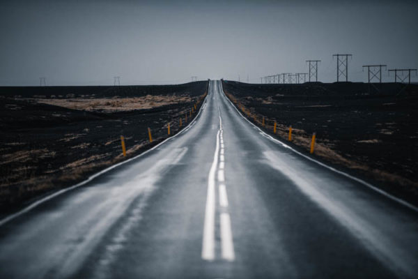 La route n'1 fait tout le tour de l'île, offrant des perspectives uniques, Islande. Format paysage.