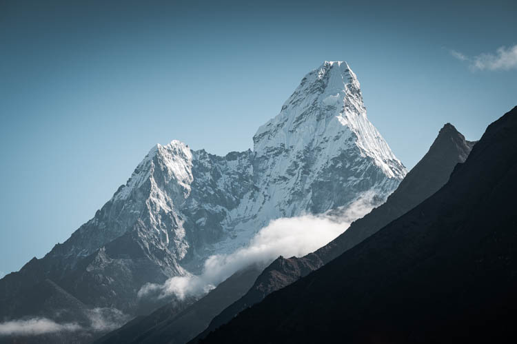 L'impérial Ama Dablam au petit matin, Népal. Format paysage.