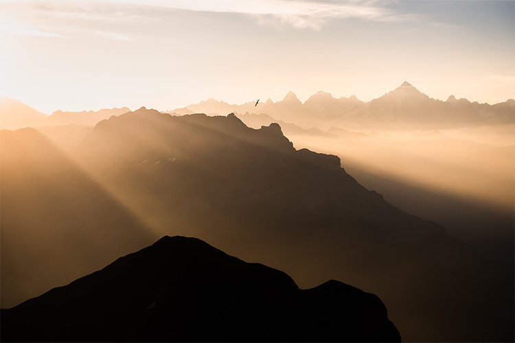 Vue depuis le massif des Aravis sur le Mont-Blanc, France. Format paysage.