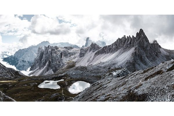Les mythiques faces des Dolomites dans le Parc des Tre Cime, Italie. Format panoramique.