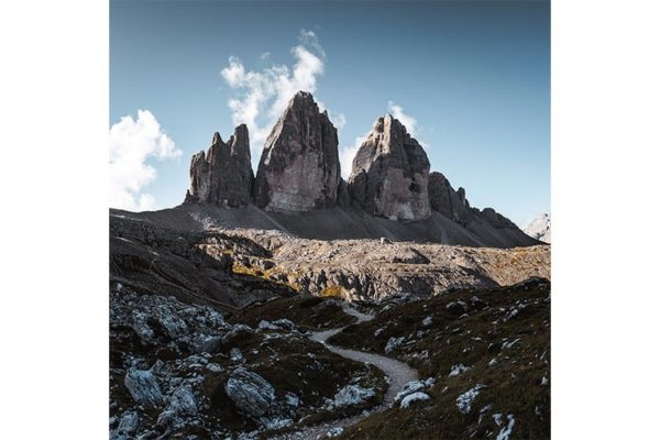 Vue majestueuse sur les Tre Cime di Lavaredo, dans le parc du même nom, Italie. Format carré.